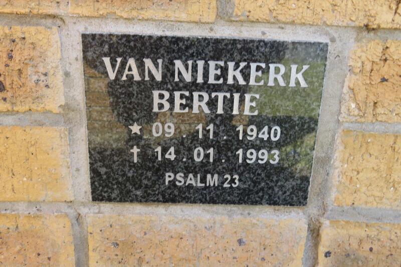 NIEKERK Bertie, van 1940-1993