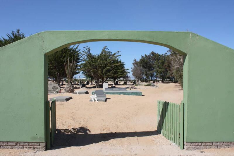 1. Entrance to Hentiesbaai cemetery