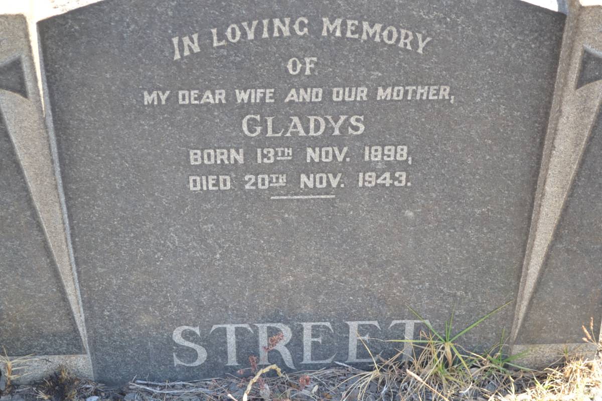 STREET Gladys 1898-1943