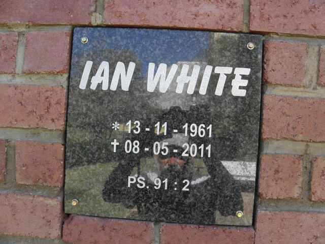 WHITE Ian 1961-2011