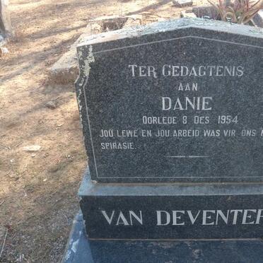 DEVENTER Danie, van -1954 &amp; Hester Jacomina V.D. VYVER 1881-1976