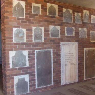 12. Konsentration Kamp - oorspronklike grafstene