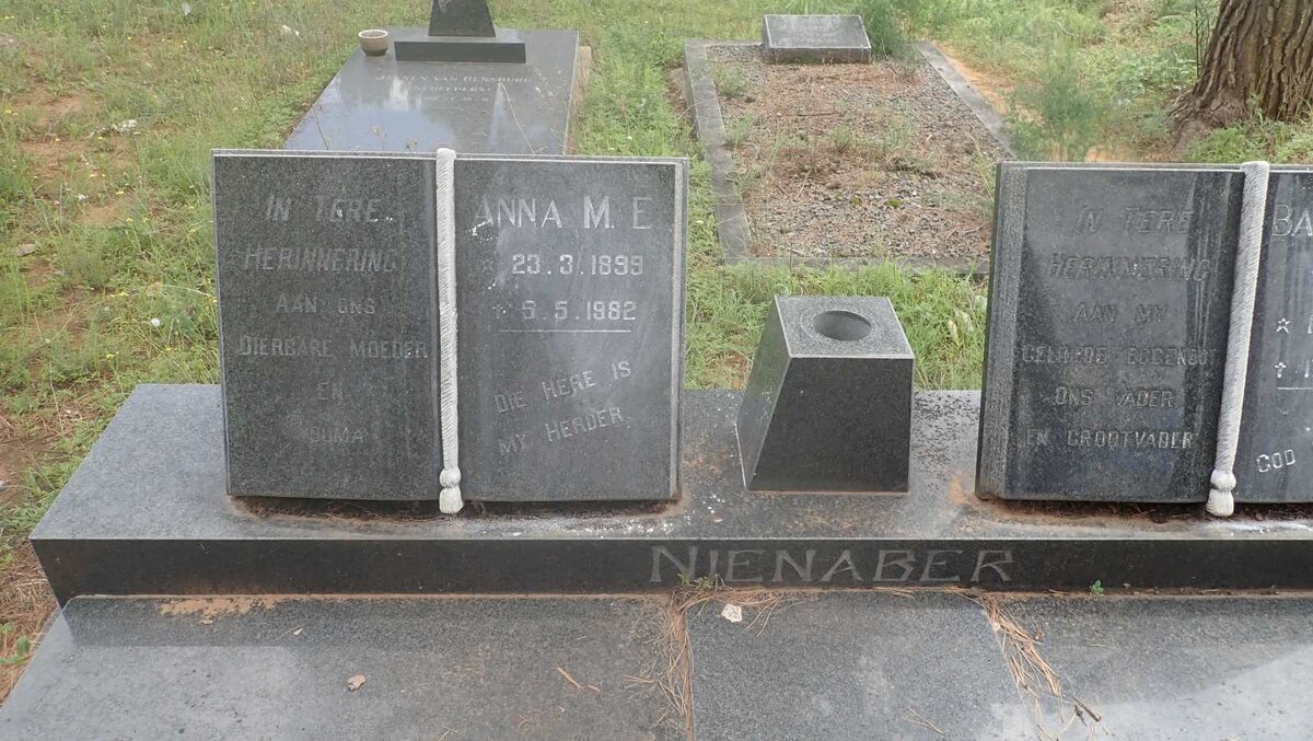 NIENABER Barend J.P. 1897-1979 &amp; Anna M.E. 1899-1982