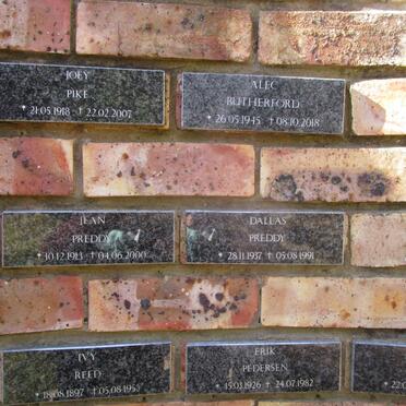 PIKE Joey 1918-2007 :: RUTHERFORD Alec 1945-2018