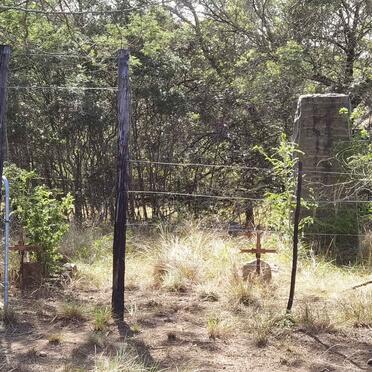 Eastern Cape, BATHURST district, Cawood's Post, War memorial and graves