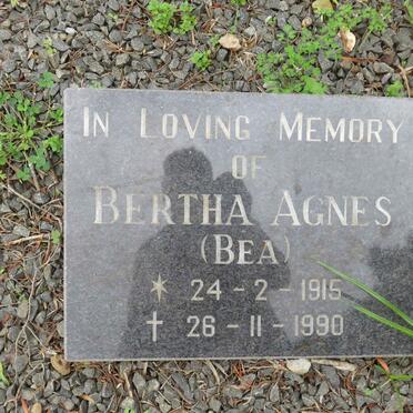 GRADWELL Robert 1915-1961 &amp; Bertha Agnes 1915-1990