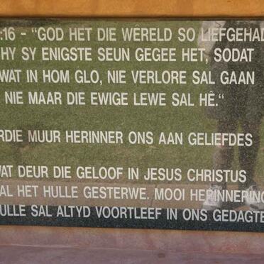 Eastern Cape, BURGERSDORP, NG Kerk, kerkhof en gedenkmuur