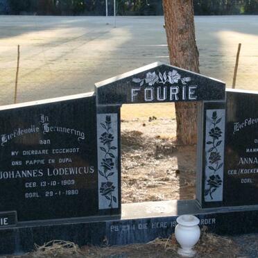 FOURIE Johannes Lodewicus 1909-1980 &amp; Anna Dorothea KOEKEMOER 1909-