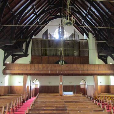 9. Binnekant van kerk