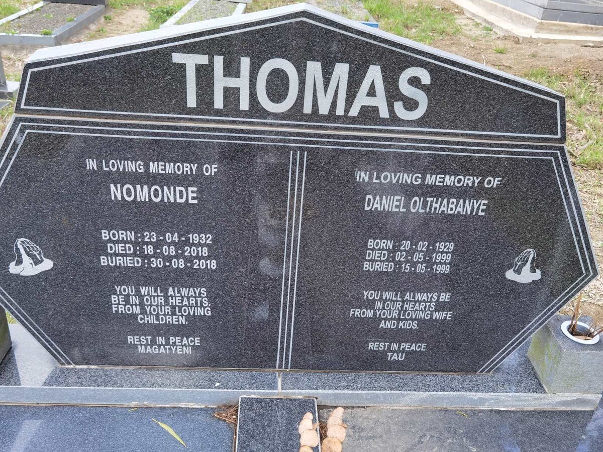 THOMAS Daniel Olthabanye 1929-1999 & Nomonde 1932-2018