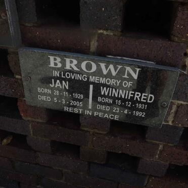BROWN Jan 1929-2005 &amp; Winnifred 1931-1992
