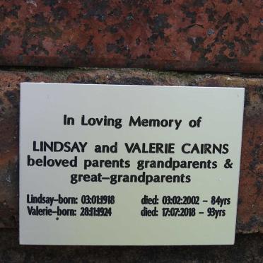 CAIRNS Lindsay 1918-2002 &amp; Valerie 1924-2018