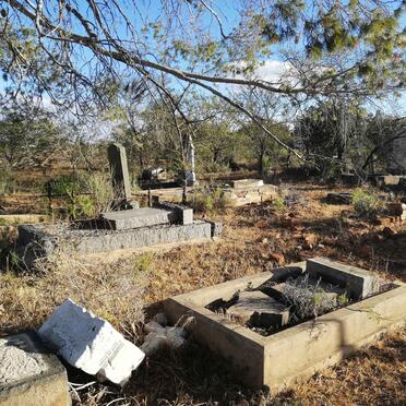 2. Overview of farm cemetery at Smitskraal, Fort Beaufort 