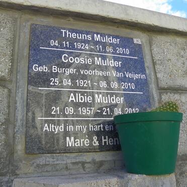 MULDER Theuns 1924-2010 &amp; Coosie BURGER formerly VAN VEIJERIN 1921-2010