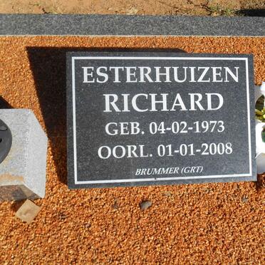 ESTERHUIZEN Richard 1973-2008