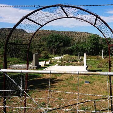 Eastern Cape, GRAAFF-REINET district, Letskraal 154, farm cemetery