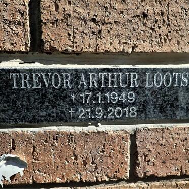 LOOTS Trevor Arthur 1949-2018
