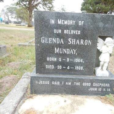 MUNDAY Merle Virginia 1940-2010 :: MUNDAY Glenda Sharon 1964-1968