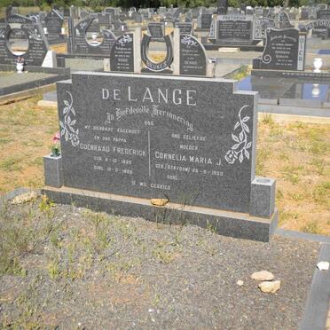 LANGE Coenraad Frederick, de 1926-1985 &amp; Cornelia Maria J. STRYDOM 1933-