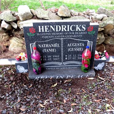 HENDRICKS Nathaniel 1941-2007 & Augusta 194?-200?