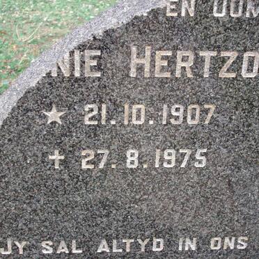 HERTZOG Sannie 1907-1975