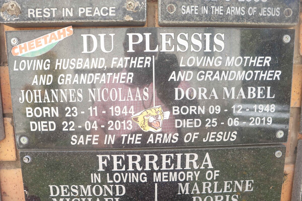 PLESSIS Johannes Nicolaas, du 1944-2013 &amp; Dora Mabel 1948-2019