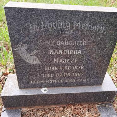 MAJEZI Nandipha 1976-1987