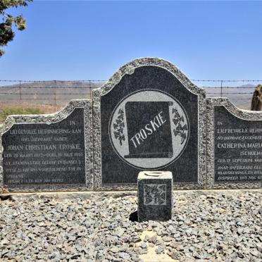 Eastern Cape, PEARSTON district, Middelwater 21, Olievenfontein, farm cemetery