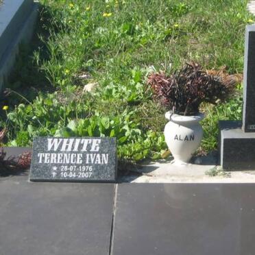 HENRY William Hudson 1905-1996 &amp; Margaret 1910-1984 :: HENRY Allan 1929-1990 :: WHITE Terence Ivan 1976-2007