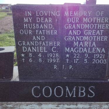 COOMBS Daniel C. 1928-1997 &amp; Maria Magdalena 1921-2003