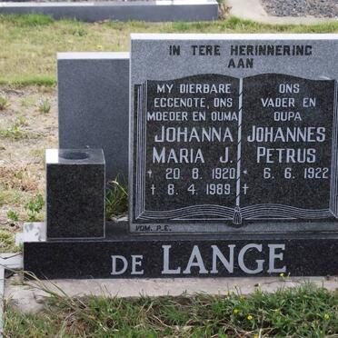 LANGE Johanna Maria J., de 1920-1989 &amp; Johannes Petrus 1922-2006.JPG