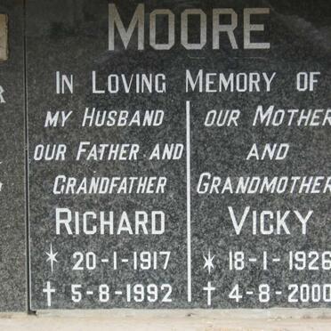 MOORE Richard 1917-1992 &amp; Vicky 1926-2000