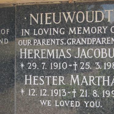 NIEUWOUDT Heremias Jacobus 1910-1984 &amp; Hester Martha 1913-1997