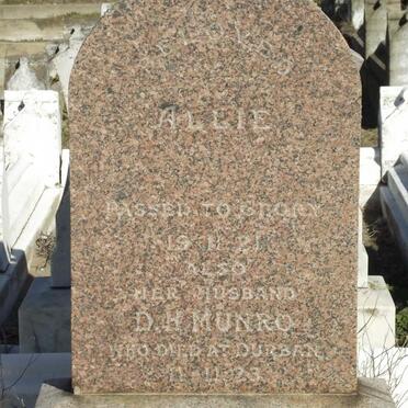 MUNRO D.H.  -1923 &amp;  Allie  -1921