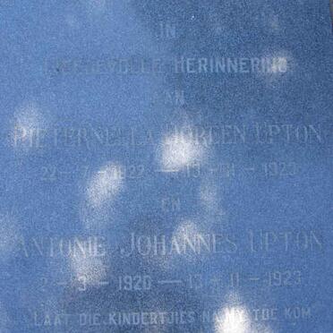 UPTON Pieternella Doreen 1922-1923 :: UPTON Antonie Johannes 1920-1923