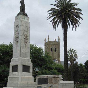 Eastern Cape, QUEENSTOWN, Cnr Robinson &amp; Shepstone Str, WW1 and WWII memorials