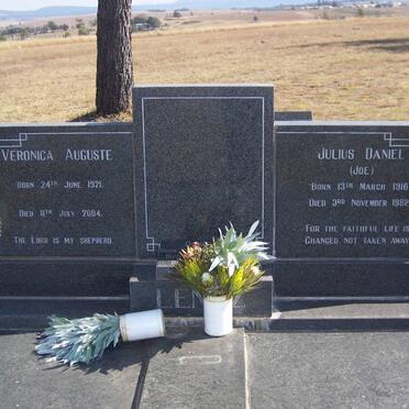 LENTZ Julius Daniel 1916-1982 &amp; Veronica Auguste 1921-2004