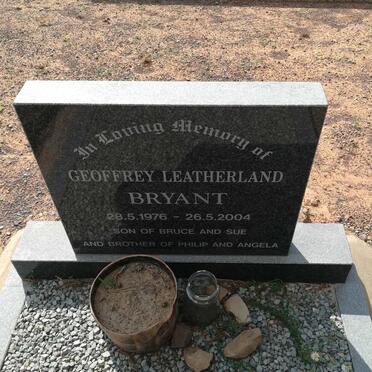 BRYANT Geoffrey Leatherland 1976-2004