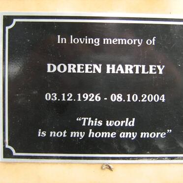 HARTLEY Dereen 1926-2004