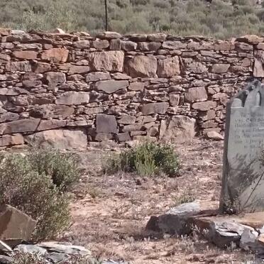 Eastern Cape, WILLOWMORE district, Swartberge, Uitnood 147, farm cemetery