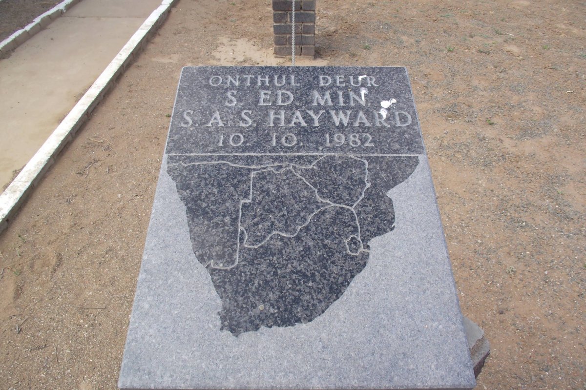 4. Plaque at the entrance to the cemetery