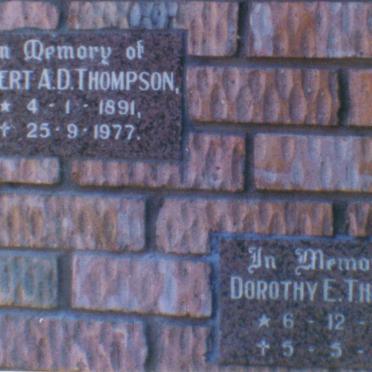 THOMPSON Robert A.D. 1891-1977 &amp; Dorothy E. 1895-1989