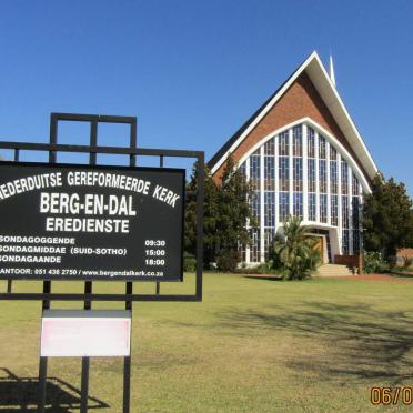 Free State, BLOEMFONTEIN, Dan Pienaar, NG Gemeente Berg-en-Dal, Gedenkmuur