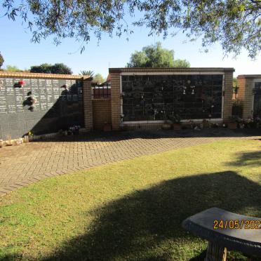2. Oorsig/Overview: Muur van Herinneringe, NG Kerk Pellissier, Bloemfontein, Wall of Remembrance