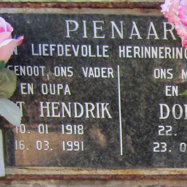 X PIENAAR ???? Hendrik 1918-1991 &amp; Doreen 1923-2000