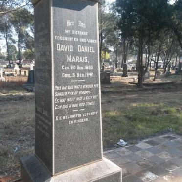 MARAIS :: LOOTS :: VAN TONDER