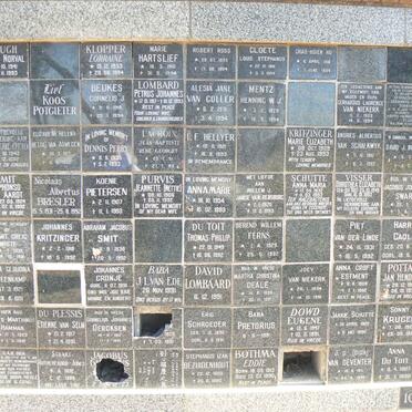 01. Gedenkmuur / Memorial wall _1