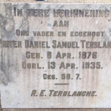 Free State, BOSHOF district, Dealesville, Nooitgedacht 517, Nooitgedag, farm cemetery