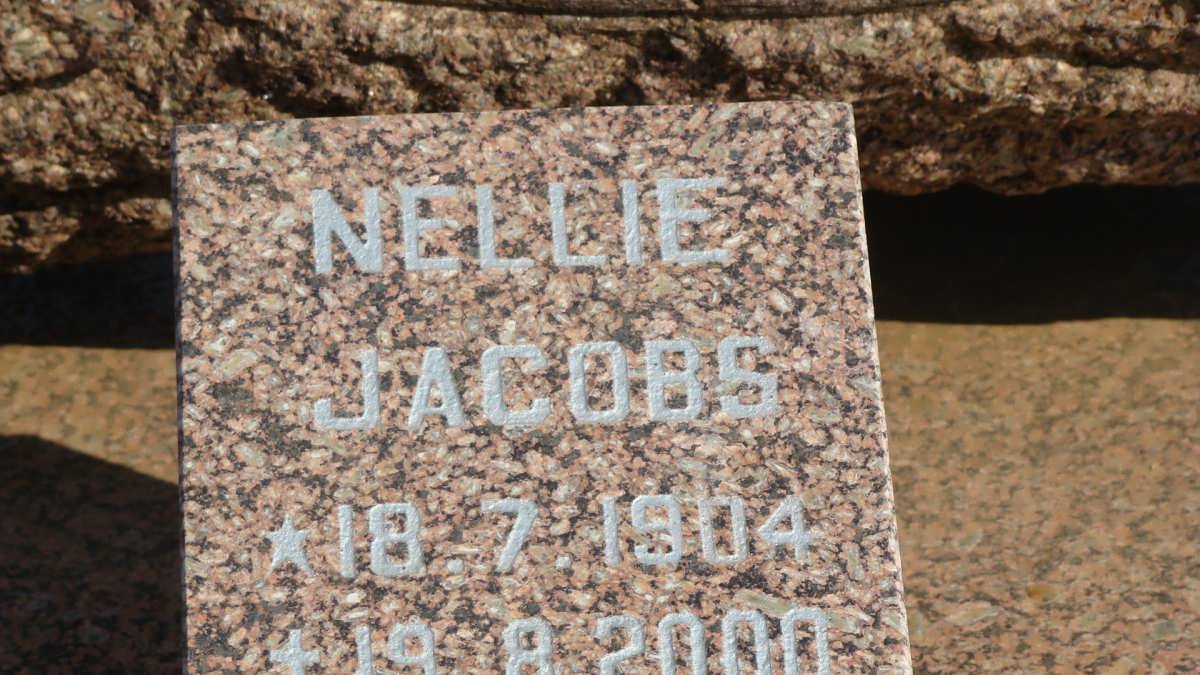 JACOBS Nellie 1904-2000