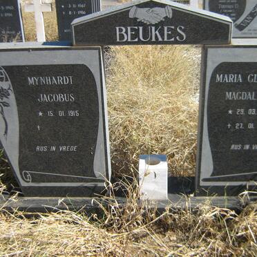 BEUKES Mynhardt Jacobus 1915- &amp; Maria Glaudina Magdalena 1917-1985